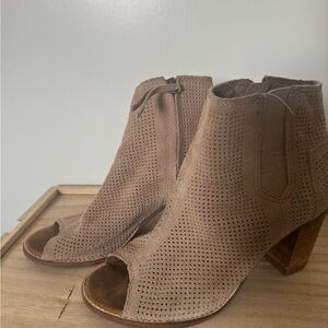 Tom’s Women's Tan Peep-Toe Ankle Boots